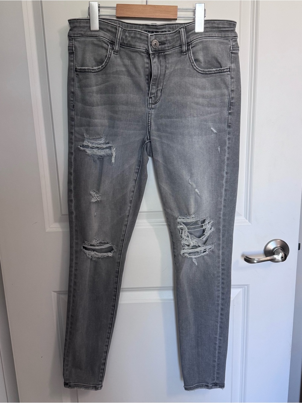 American Eagle Next Level Stretch Gray Distressed Jeggings Size 10 Regular